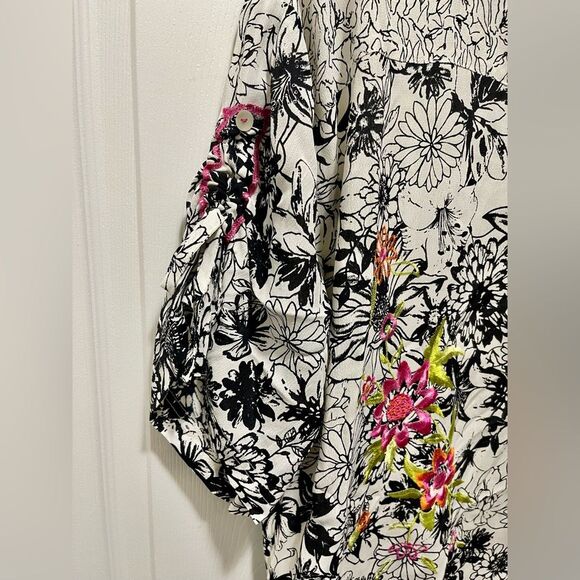 Tru Luxe Womens Embroidered Blouse Top Size M Floral Tie Sleeve Boxy White NWT - Picture 7 of 16
